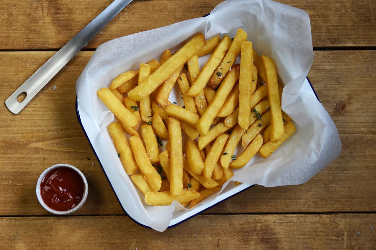 aviko-frytki-super-crunch-z-keczupem-w-restauracji